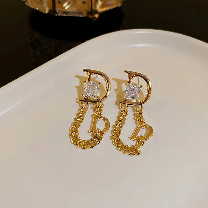 

2021 New Long Metal Tassels Fashion Crystal Elegant Fresh Temperament Women Earrings Fine Joker Senior Drop Earrings Jewelry