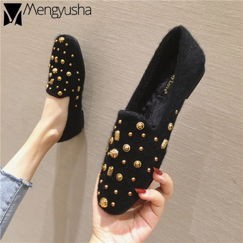 Брендовые зимние туфли с золотыми шипами плюшевые женские металлические черные