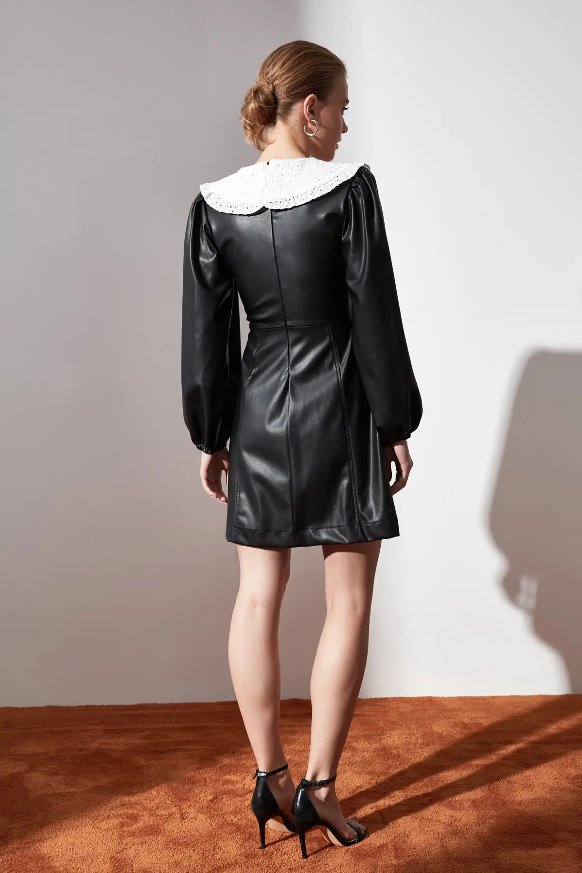 

Trendyol Faux Leather Collar Detail Dress TWOAW21EL1389
