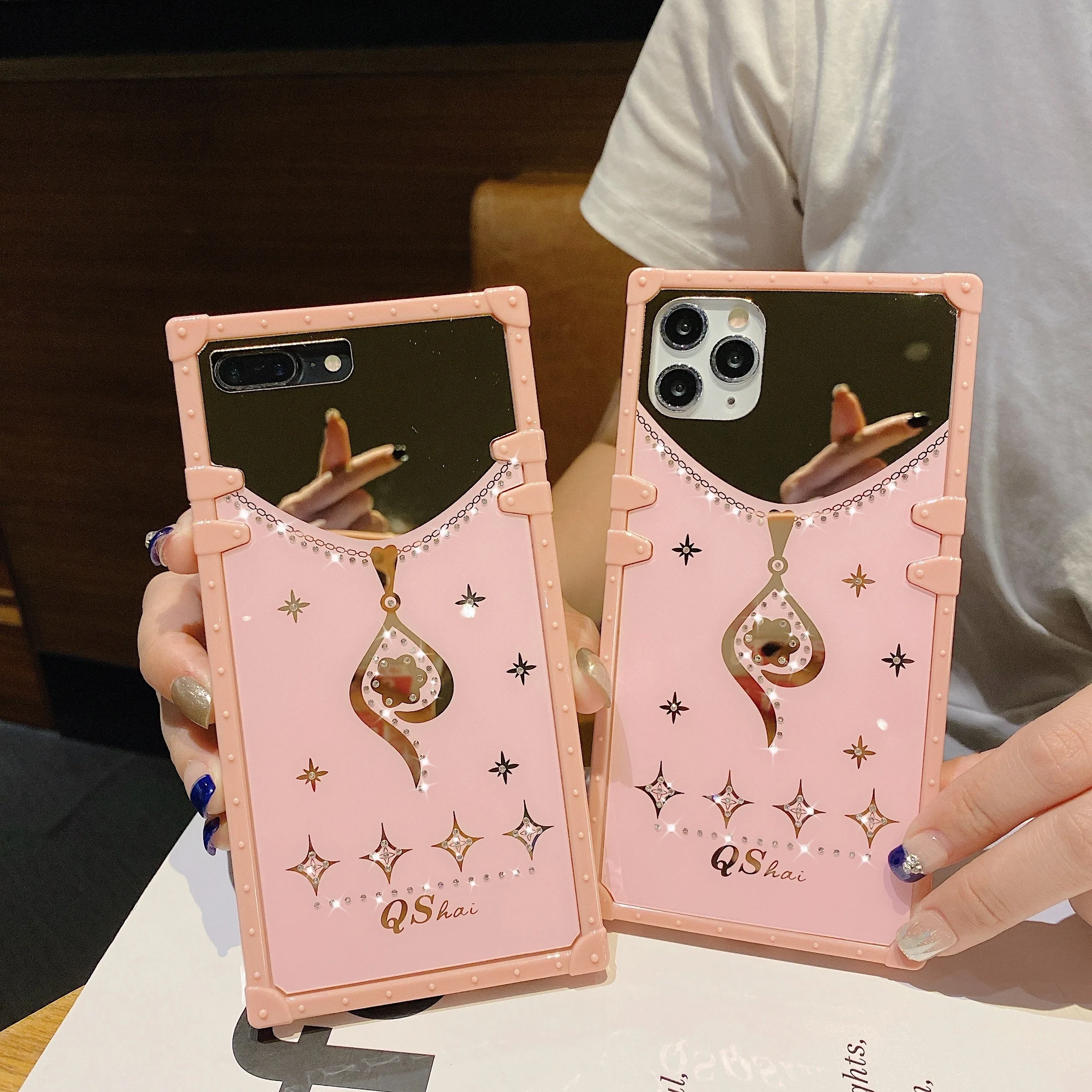 

Lovely Darling Fanny Mobile Covers Luxury Rhinestone Phone Case Bling Diamond Cover For iPhone 13 11 12 Pro Max Xr Xs 8 7 Plus