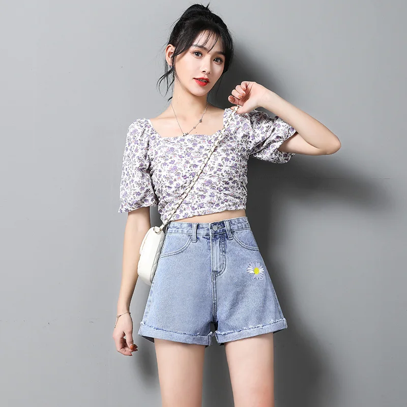 

Chic Khaki 2021 Summer New Little Daisy Embroidered High Waist Denim Shorts Women's Flanging Straight Slimming and Wide Leg Hot