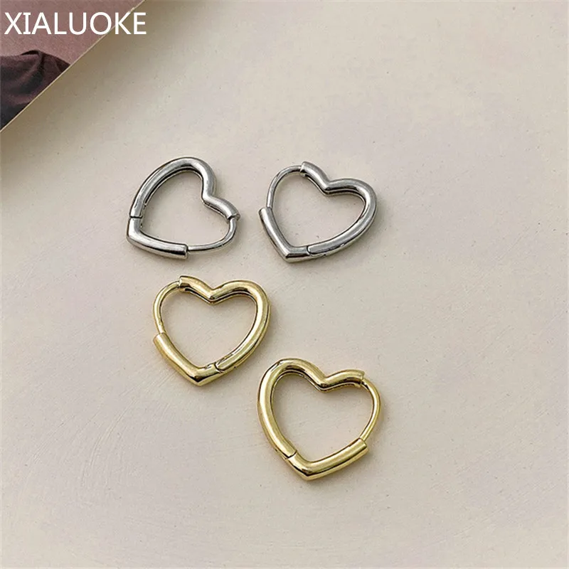 

XIALUOKE Simple Cute Sweet Heart Buckle Hoop Earrings For Women Heart-shaped Circle Piercing Earrings Jewelry E0652