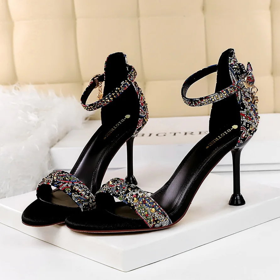 Летние женские туфли на высоком каблуке в европейском и американском стиле ретро