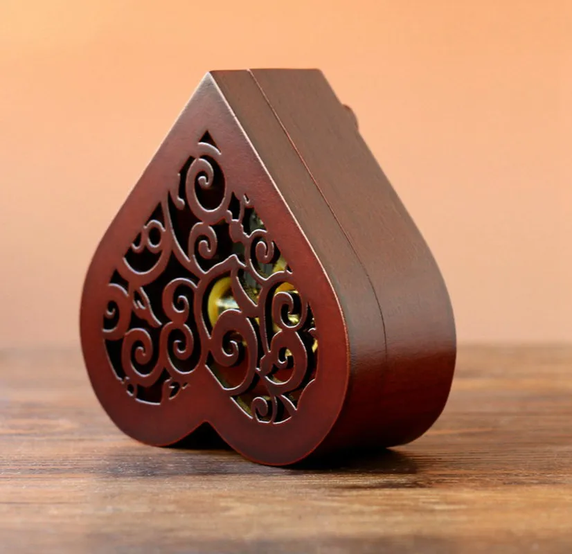 Ретро музыкальная шкатулка в форме сердца деревянная Sky City Canon креативный подарок