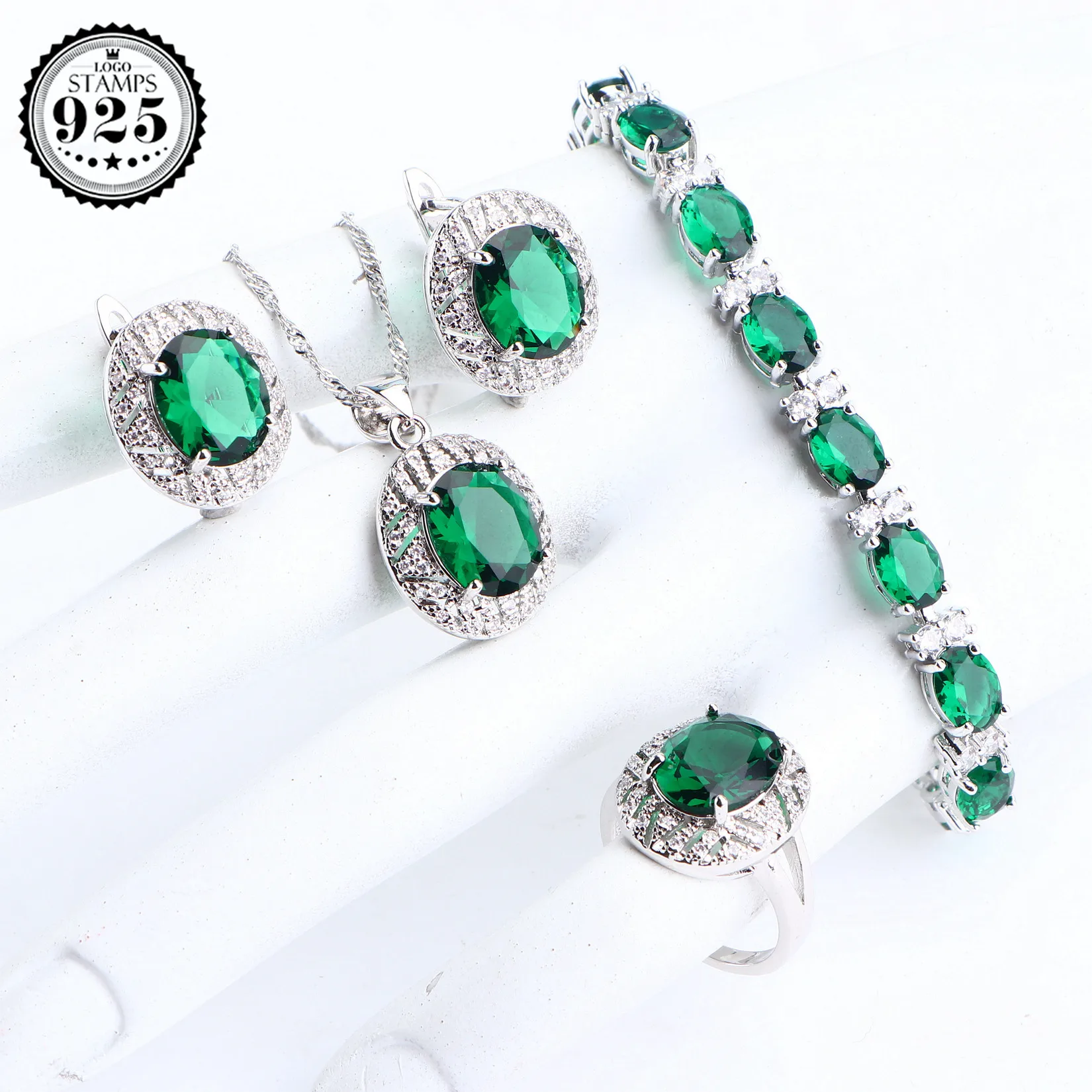 

Женский ювелирный комплект из серебра 925 пробы с зеленым Цирконом