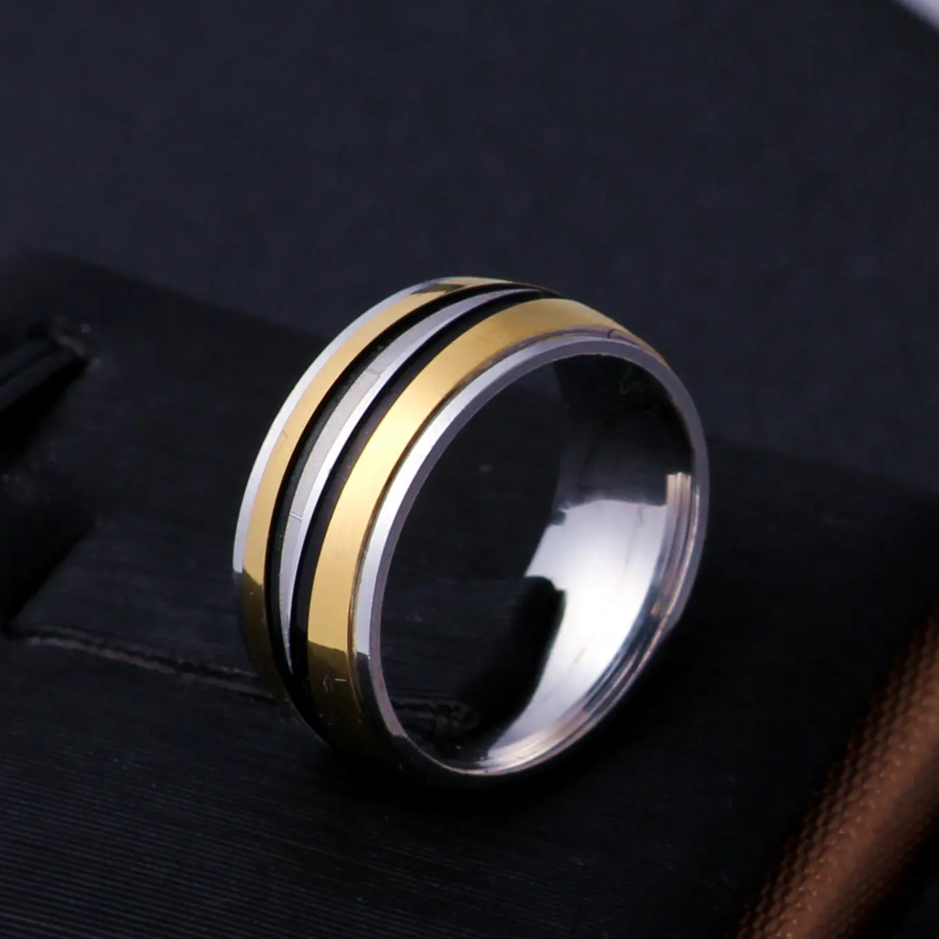 Мужское кольцо из титановой стали золотистое/серебристое в стиле панк рок