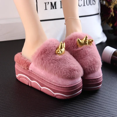 Pink Мех Зимние тапочки на платформе Для женщин Корона домашние тапочки на плоской подошве; модные пушистые шлепанцы без задника с открытыми пальцами Дамская обувь Цвет: фиолетовый, розовый, женская обувь - Цвет: Pink