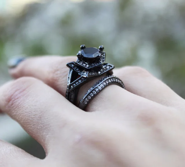 

Goth Halloween Rings For Women Punk Retro Aesthetic Gothic Black Gold Color Big Rings With Zircon For Men Fashion Jewelry R618