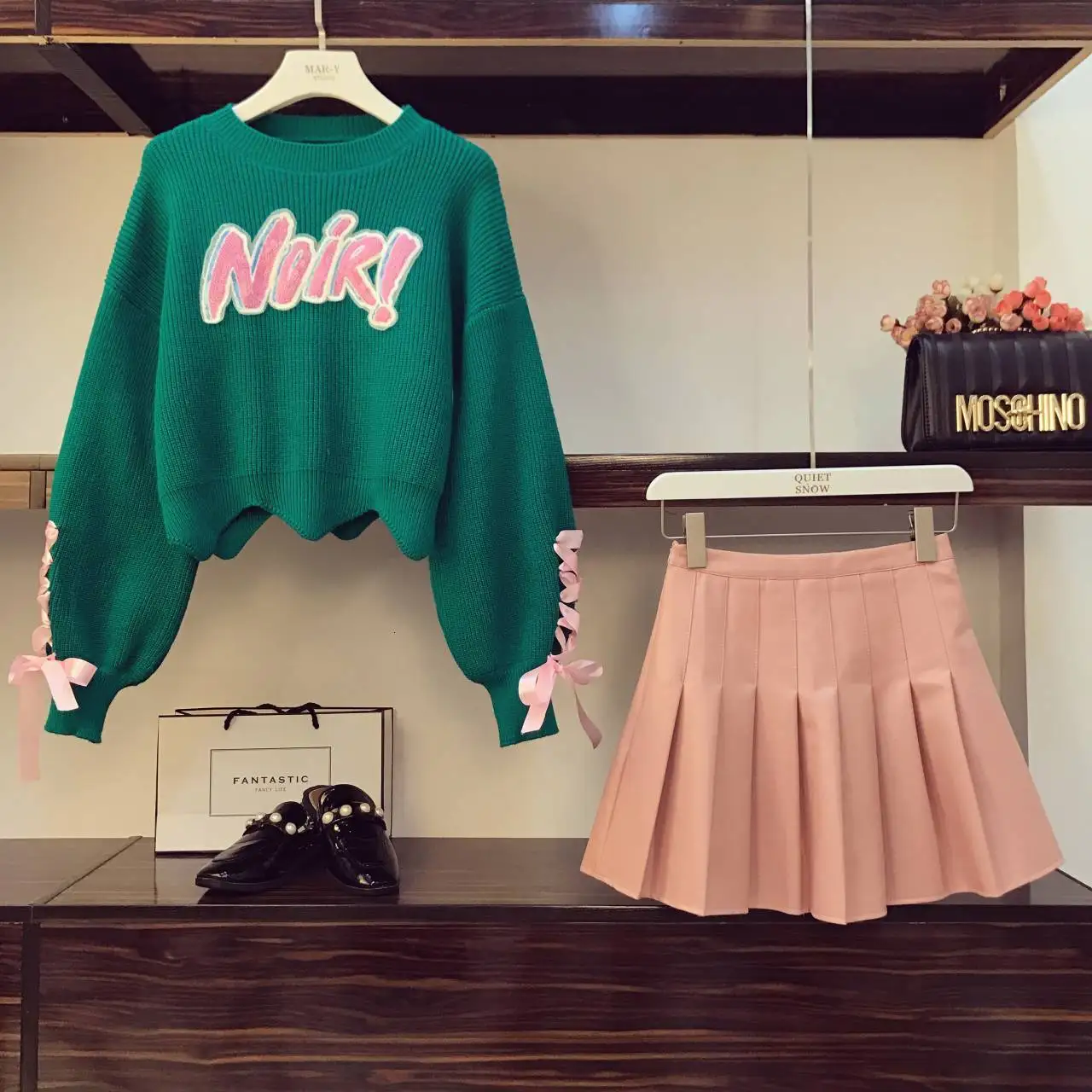 Осенний комплект с юбкой женский новый милый галстук короткий свитер буквенным