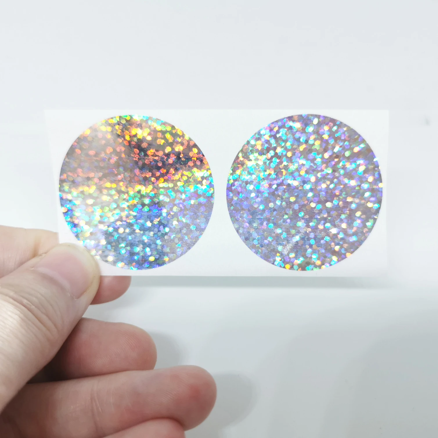 

100PCS Round Holographic Laser 1.5Inch Scratch Off Labels Stickers for Party Activity Favors Stationery Sticker