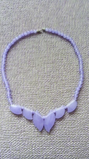 Ожерелье в форме листьев из искусственных бусин цвет сирень 18 дюймов Модные