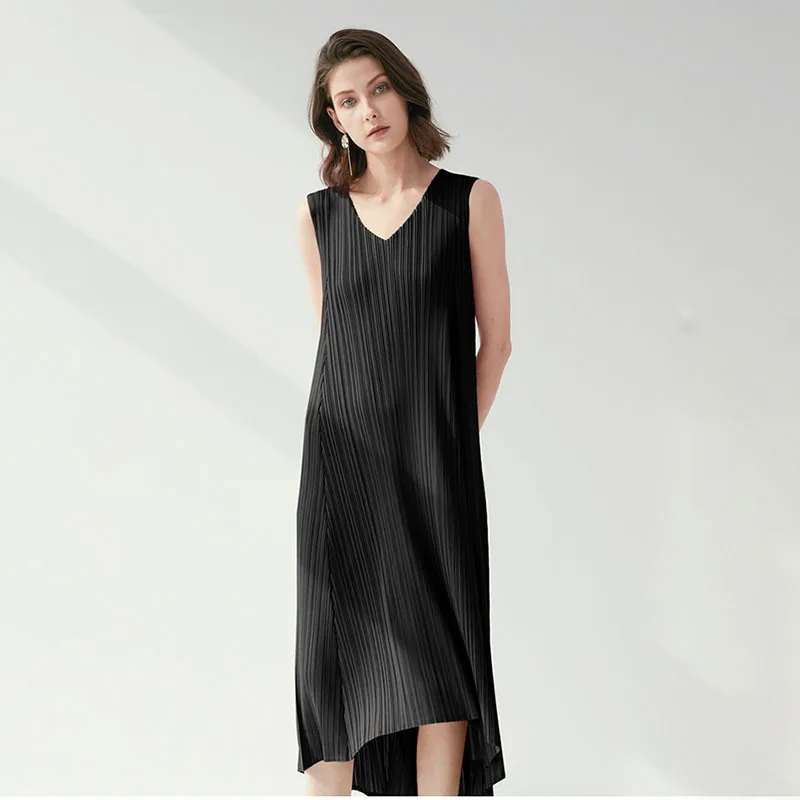 

LANMREM 2020 Pleated Sleeveless V Collar Loose Temperament High Quality Dresses Women Waist Casual New Summer Fashion