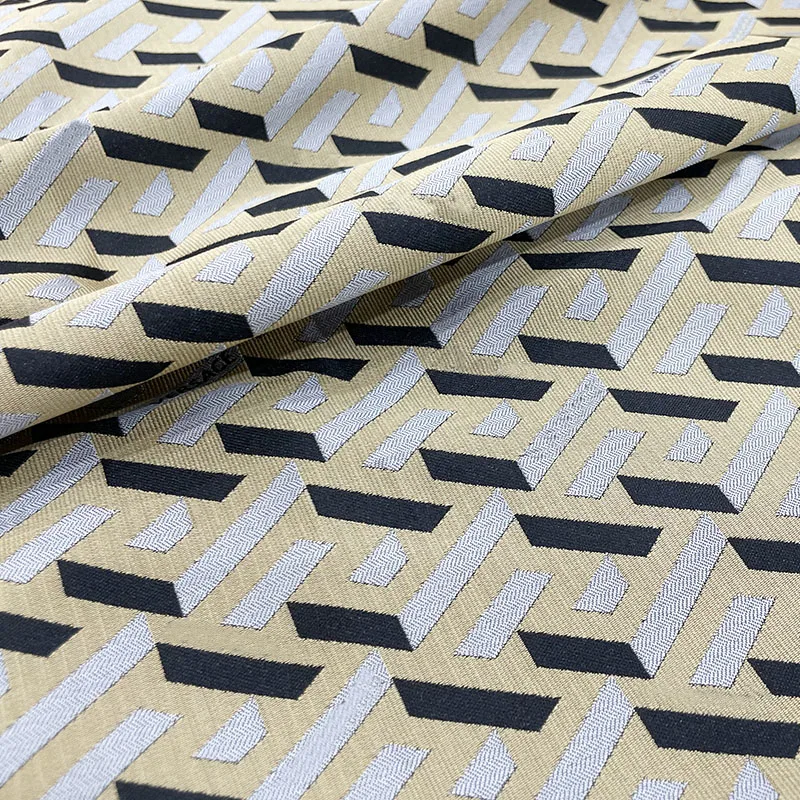 Женское осенне-зимнее платье с надписью и геометрическим рисунком 100x145 см -