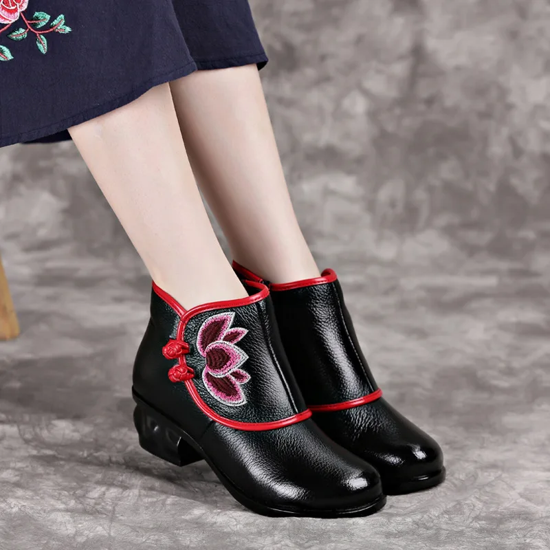 

BEYARNE 2020 Women Boots Round Top Ankle Vintage Motorcycle Booties Ladies Shoes Woman 2020 New Embroider High Heels Boots