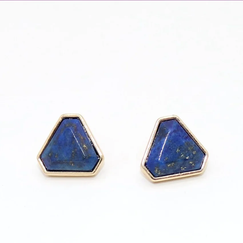 Трендовый светильник желтое золото цвет полигон форма лазурит серьги гвоздики