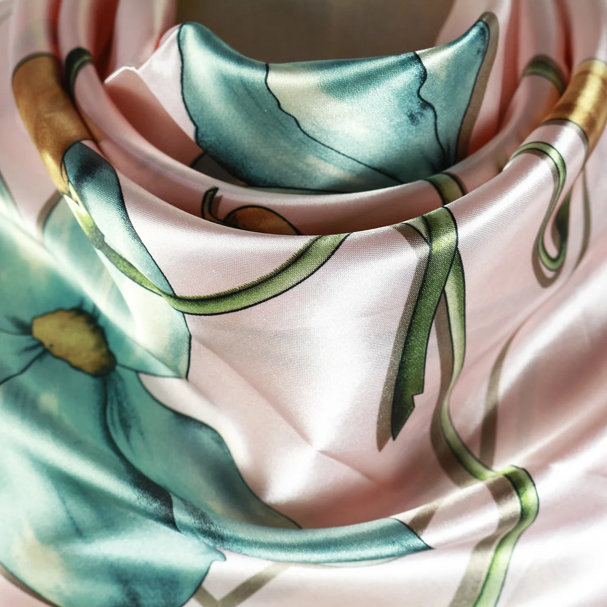 Женский Шелковый квадратный шарф с цветами лилии 23 шт. |