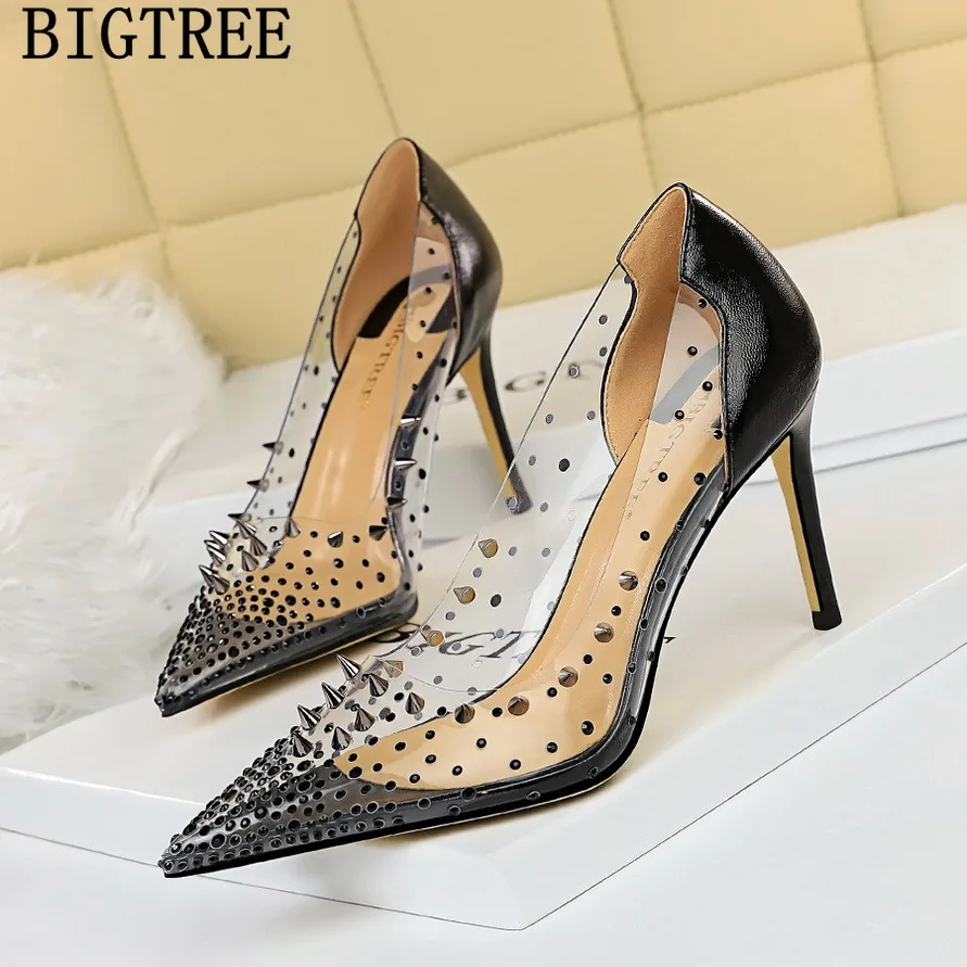 

Туфли-лодочки женские на каблуке-шпильке с заклепками