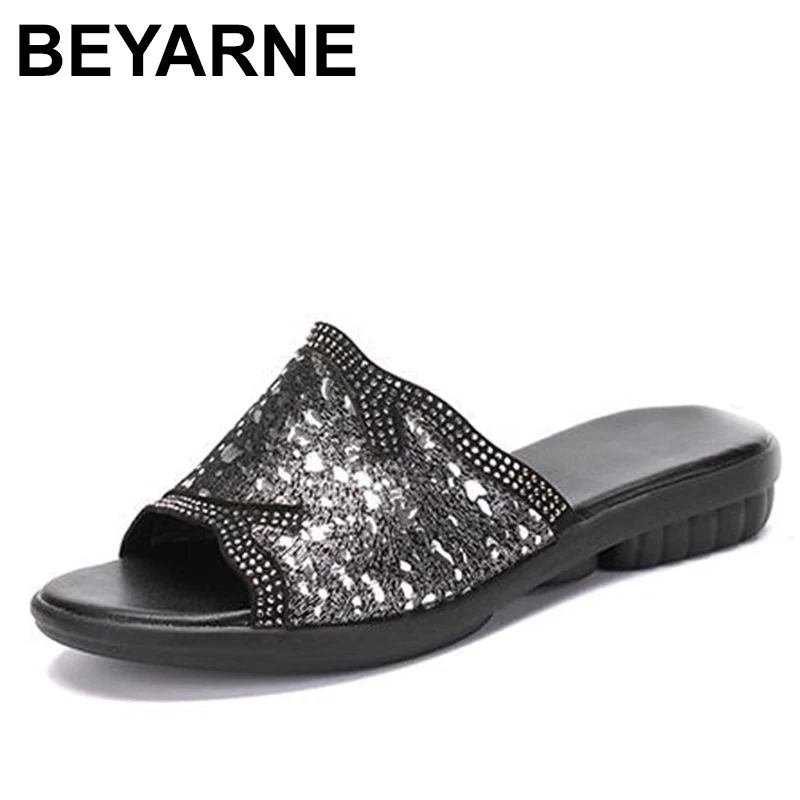 

BEYARNE повседневные Стразы, обувь без застежки, большие размер: 35–42 женская обувь 2018 модные тапочки для мамы летние тапочки на противоскользя...