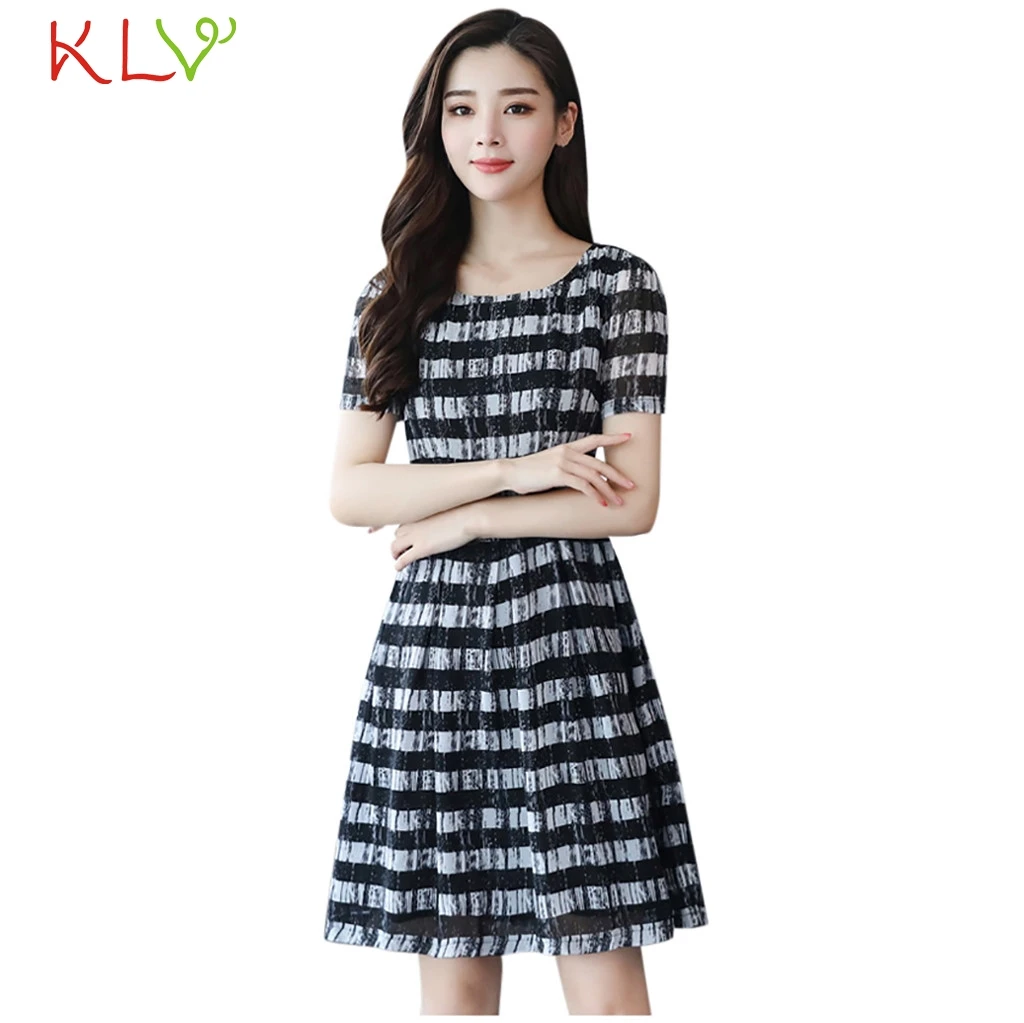 Женское платье в полоску тонкое приталенное с коротким рукавом летние