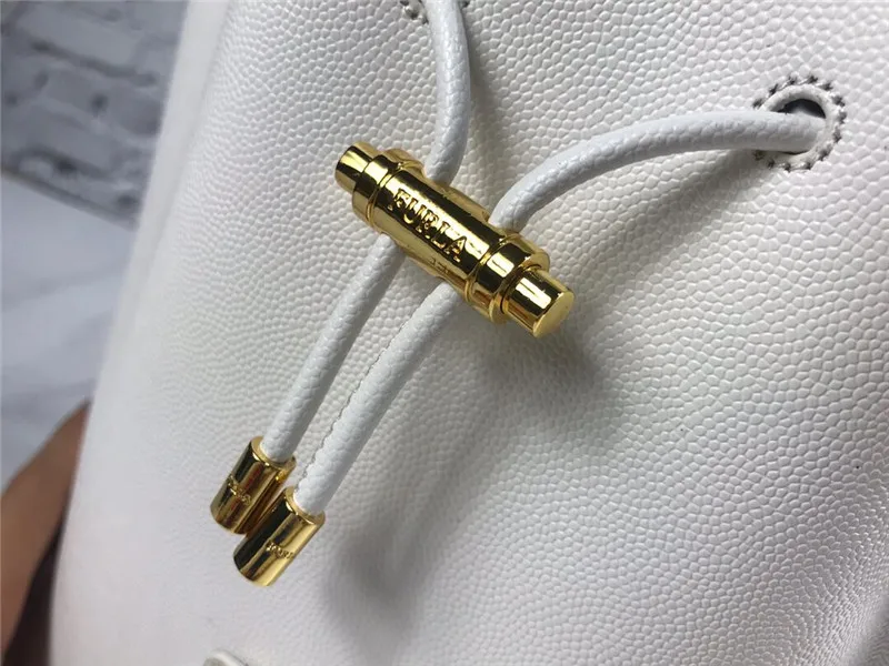 Весна/Лето Новое поступление Оригинальные женские сумки FURLA, высокое качество, маленькие размеры, женские меховые сумки белого цвета, размер 24 см* 22 см* 16 см