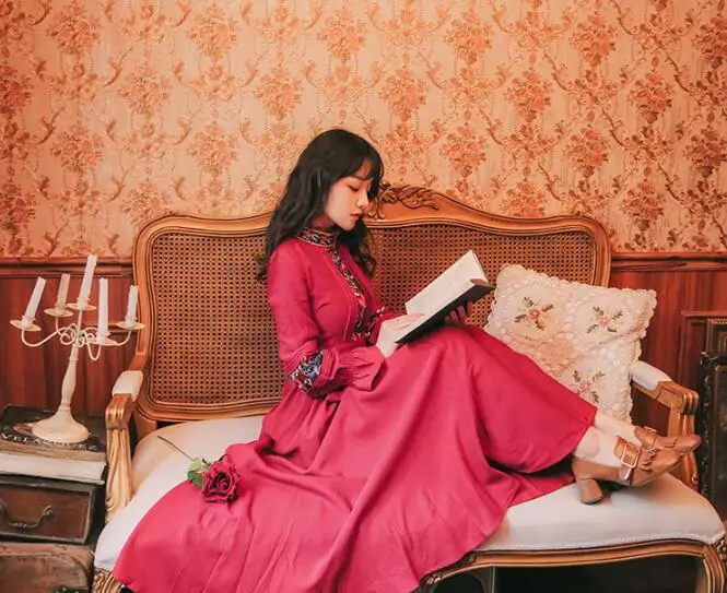 Высокое качество, Ретро стиль, весна, Новое поступление, стоячий воротник, Цветочная вышивка, рукав-фонарик, женское длинное платье