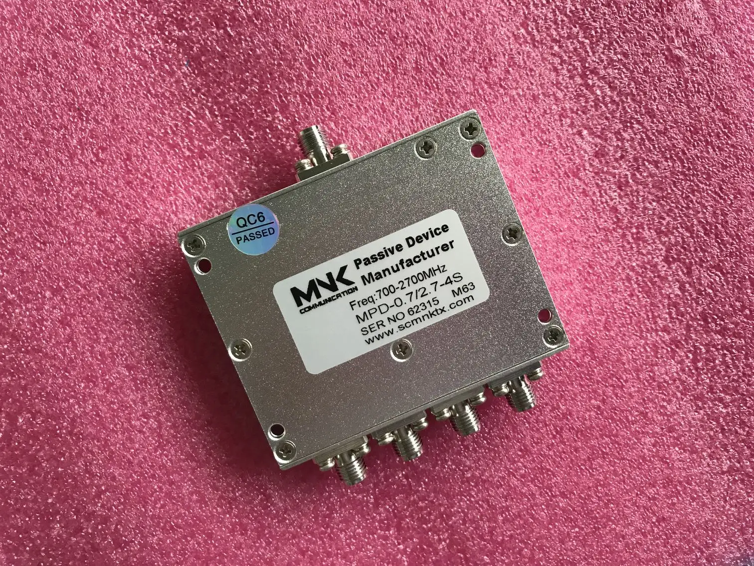 

SMA Head 800-2700M Four Power Splitter GPS / WIFI 0.8-2.7G One Minute Four Power Distribution Combiner