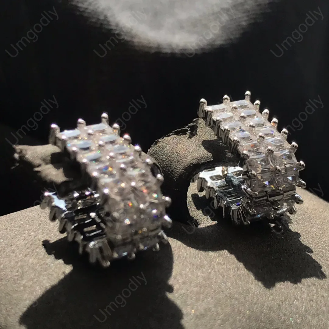 

Женские серьги-гвоздики из серебра 925 пробы с фианитом