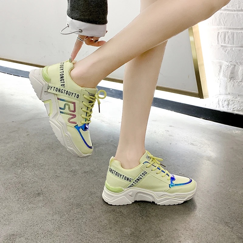 Женские кроссовки INS стиль увеличивающие рост зеленые белые удобные для бега на