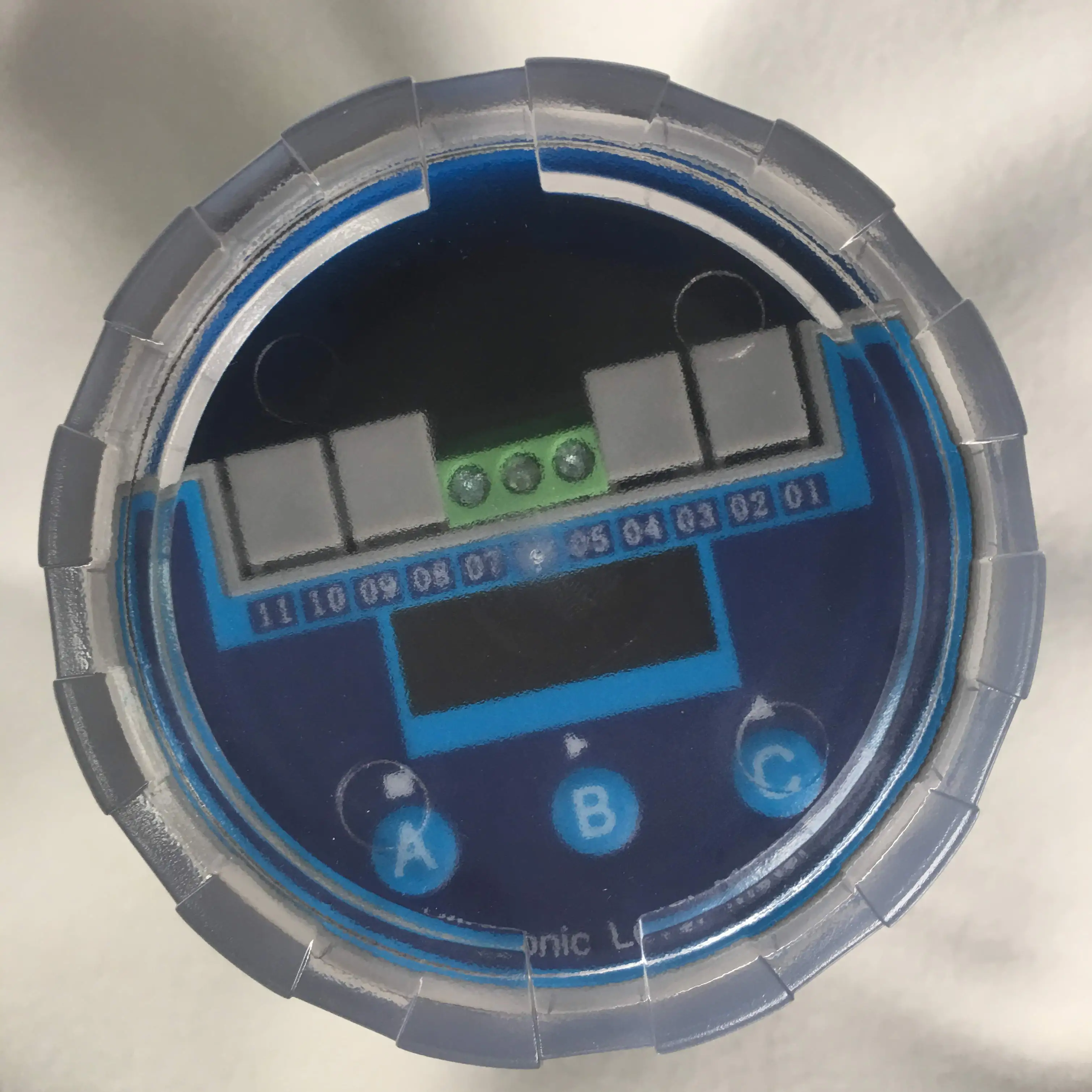 Ультразвуковой датчик уровня топлива для реки, бака для нефти и бака для сжиженного газа с функцией передачи данных по Wi-Fi и GSM.