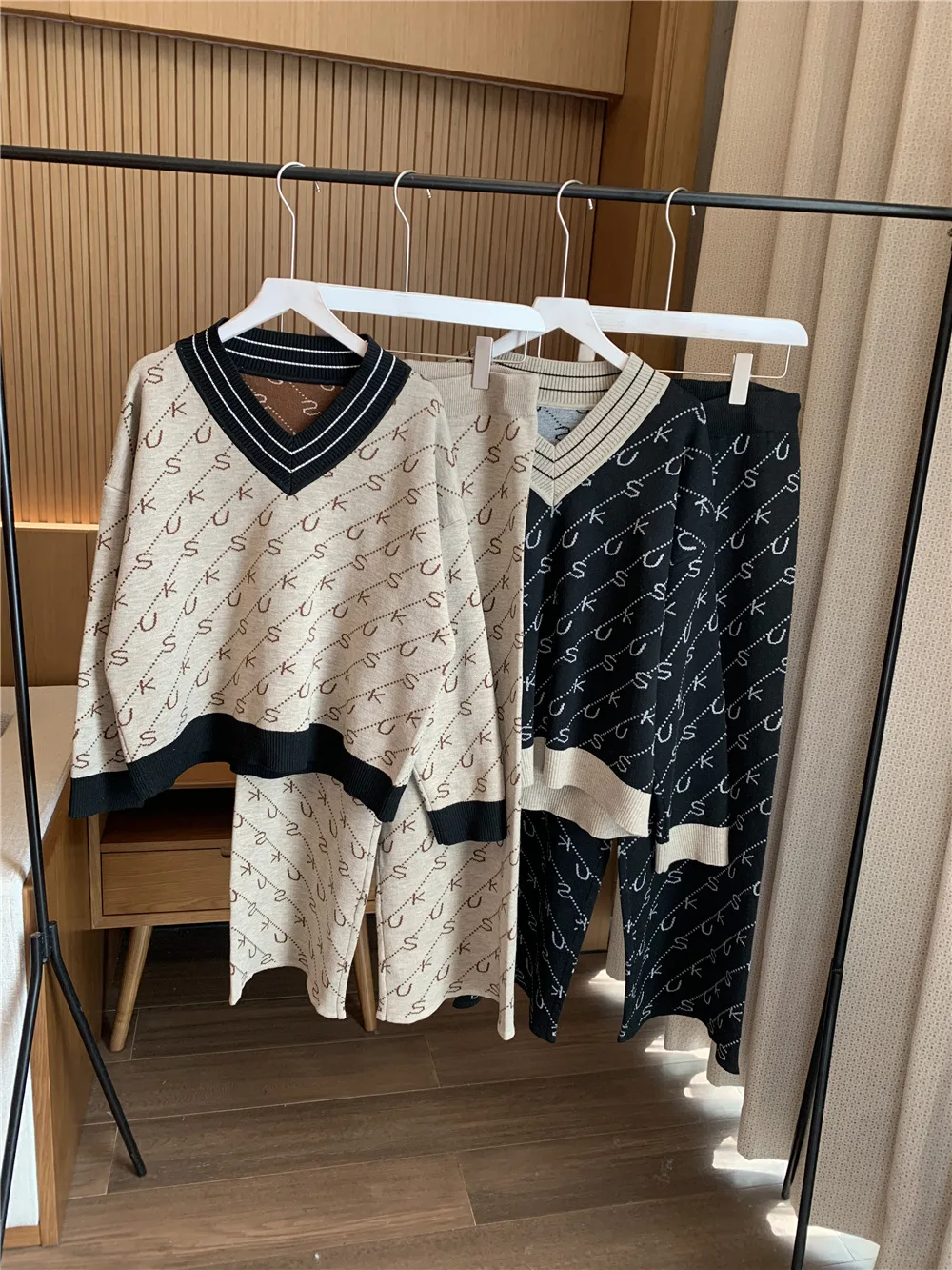 

Casual Knitted Suit Autumn New Women's Fashion All-match Long-sleeved V-neck Pullover Sweater Wide-leg Pants Two-piece Suit