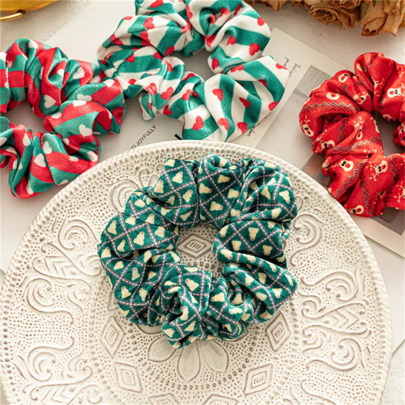 Резинка для волос женская бархатная с сердечками на Рождество |