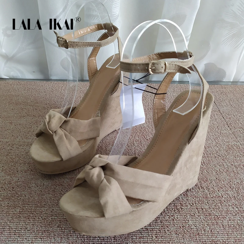 Женские босоножки на танкетке LALA IKAI черные высоком каблуке с пряжкой и бантом