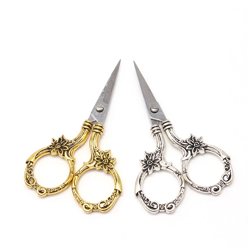 

8.9cm Sharp Pointed Stainless Steel Scissors Chrysanthemum Pattern Golden Craft Scissors DIY Sewing Supplies Needlework Scissors