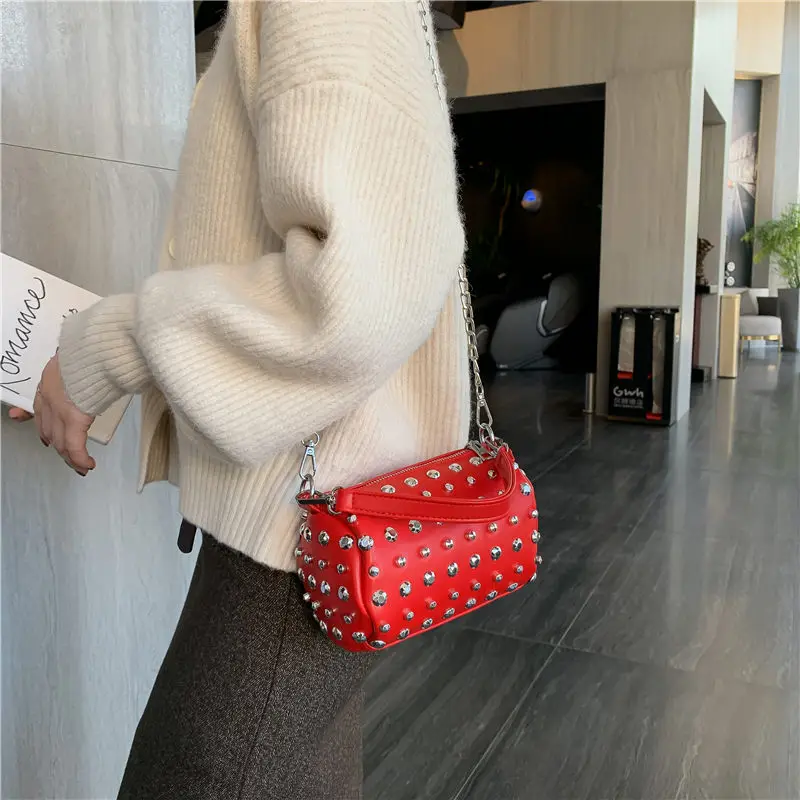 Модные милые женские сумки с заклепками маленькая сумка на плечо кожаная уличная