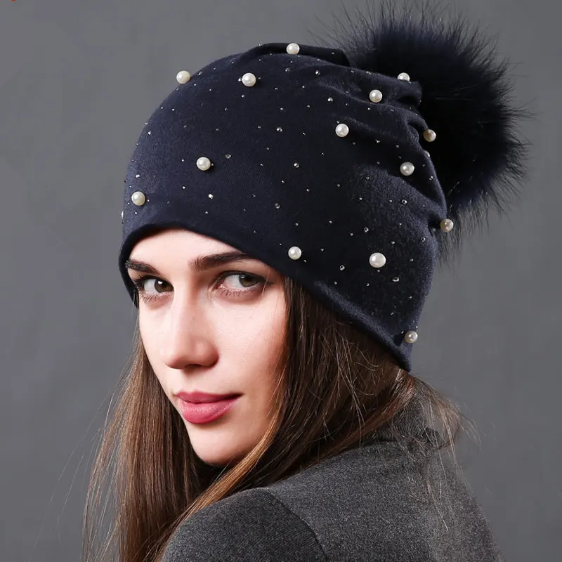 New Women's Pearls Beanies Winter Causal Solid Rhinestone Pearl Slouchy Beanies Hat with Raccoon Fur Pompom Femme Black Cap - Цвет: Navy Blue B