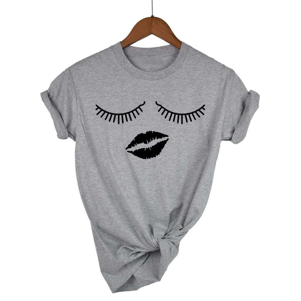 Красивая и милая женская футболка с принтом ресницы красными губами летняя