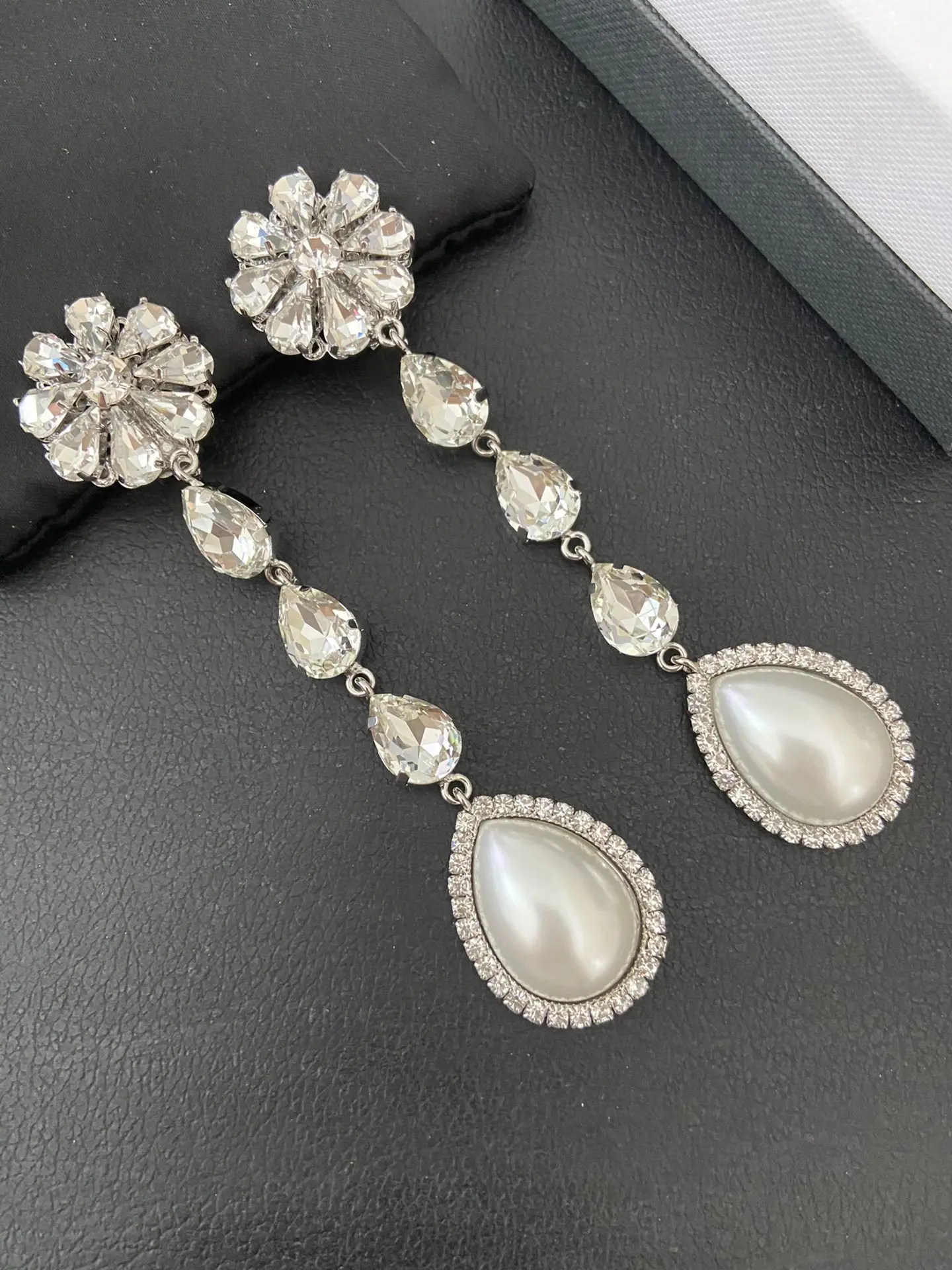 

Elegant temperament flower crystal pendant noble ear clip