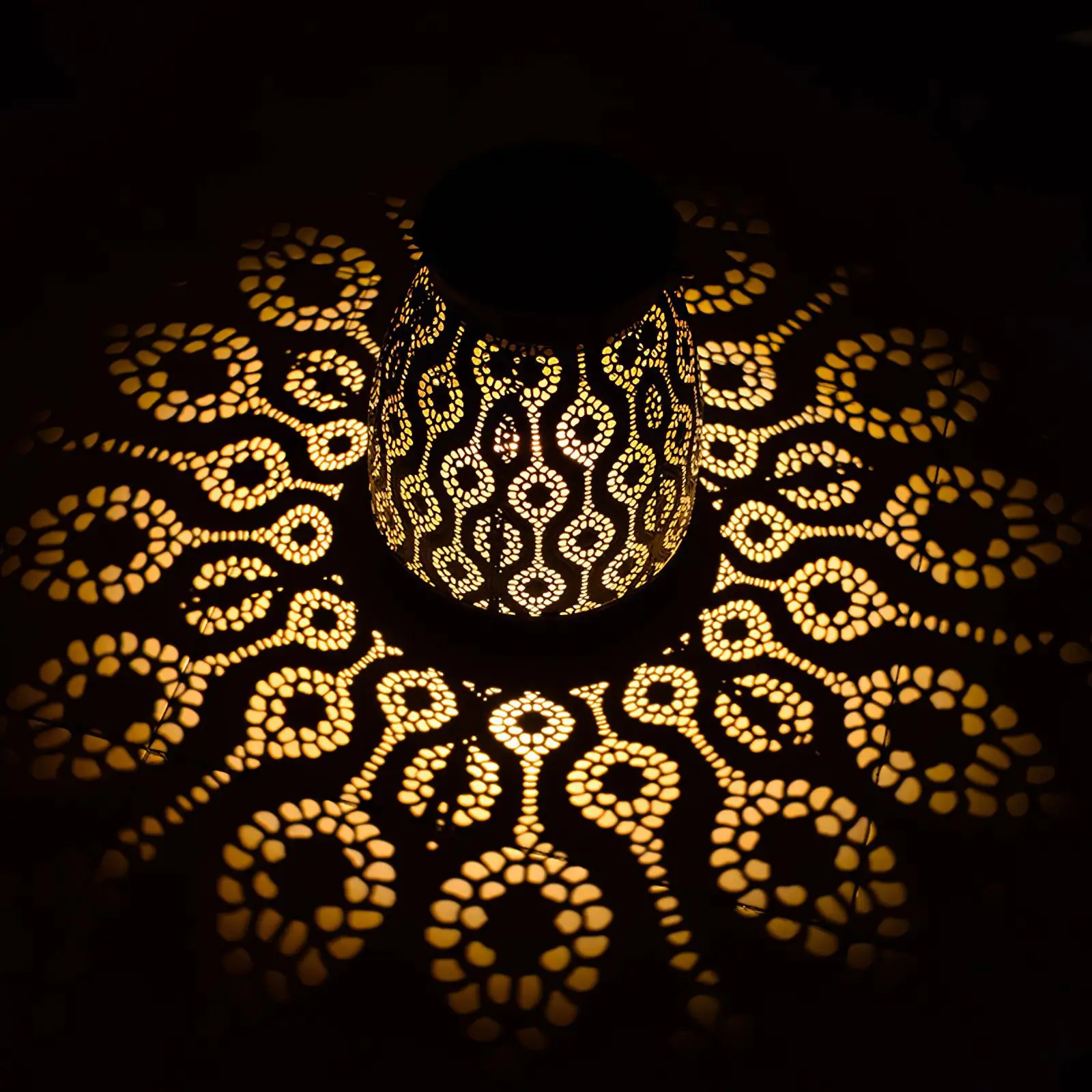 

Hanging Solar Lantern Hollow Led Lantern Handheld Projector Solar Lamp IP65 Waterproof Lawn Landscape Light