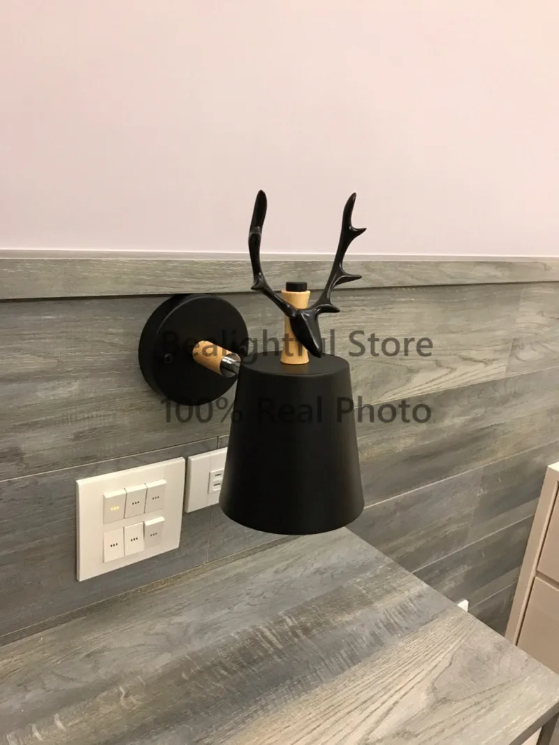 Настенный светильник деревянный светодиодный с рогами для украшения гостиной и