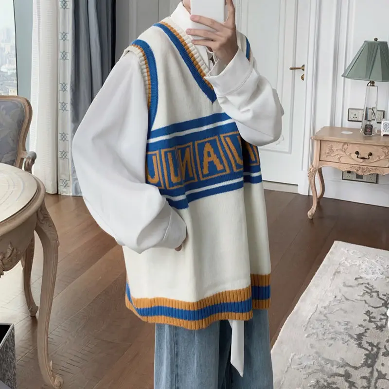 

Autumn Hong Kong v-neck sleeveless sweater vest male students Han trend loose embroidery outside waistcoat sweater