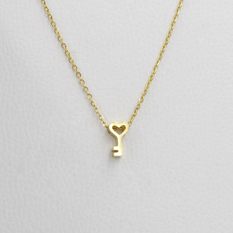

2022 New Minimalist Stainless Steel Light Luxury Necklace Golden Steel Color Love Key Pendant Simple Ladies Neck Chain Jewelry