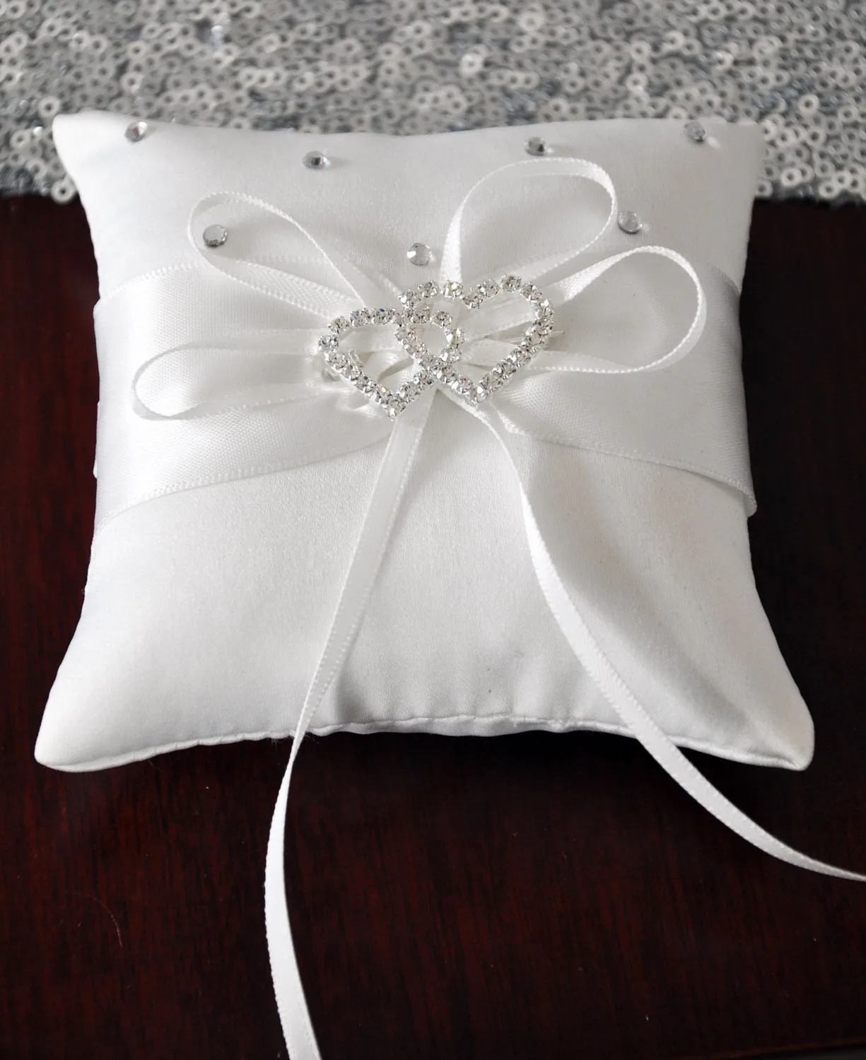 

20CM Lovely Ring Pillow Flower Buds Faux Pearls Decor Bridal Wedding Ceremony Pocket Ring Pillow Cushion Bearer with Ribbons