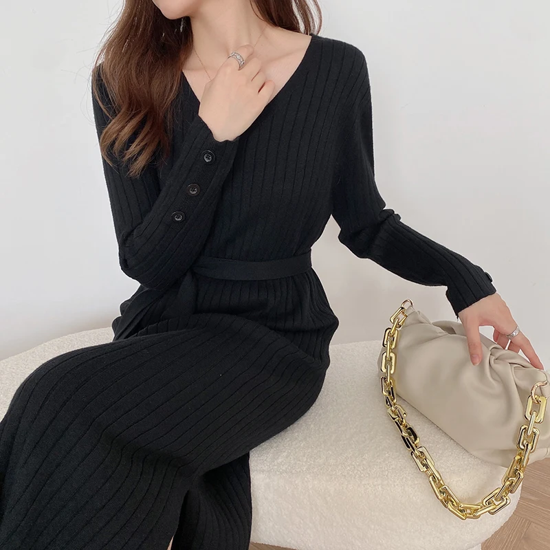 

2021 spring and autumn new V-neck pit strips are thin and versatile, simple matching coat knitted bottoming over-the-knee dress