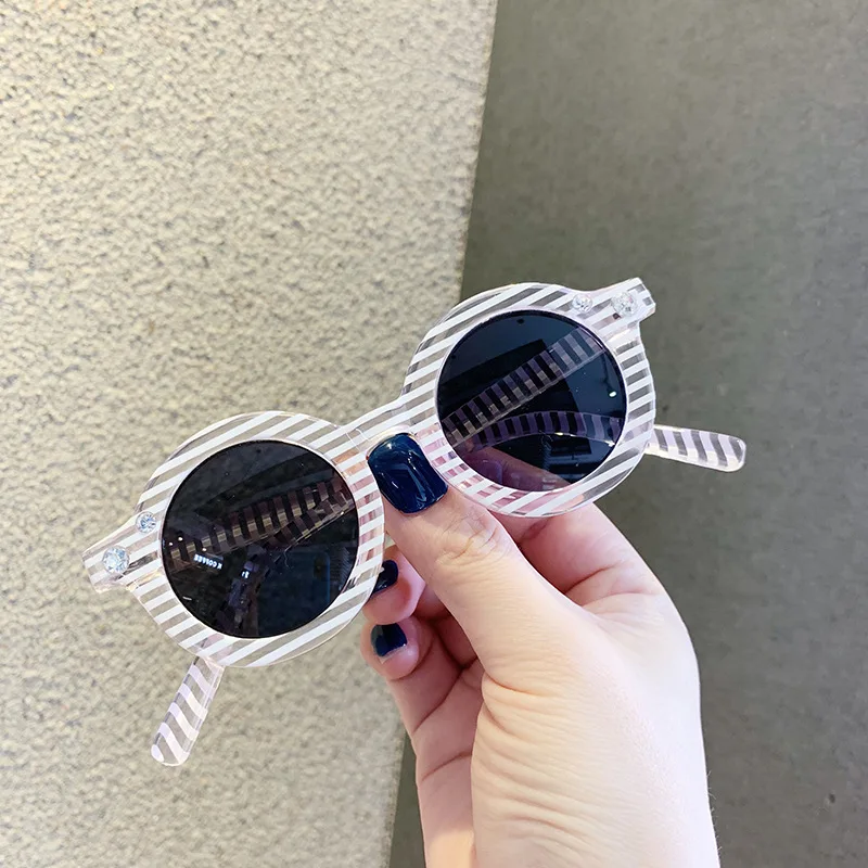 

kinder zonnebril 2019 Boys&girls Cute sunglasses 3-8yrs Striped Stage Cool Sun glasses Diamonds on Frame Lovely glasses n437