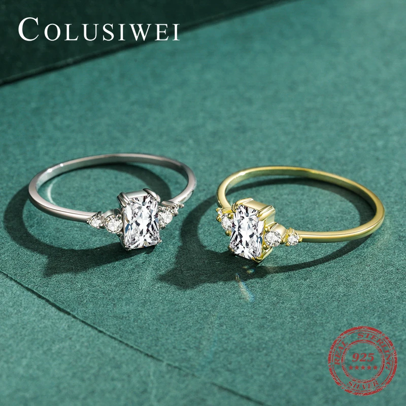 Кольцо женское из серебра 925 пробы с блестящим прозрачным фианитом | Украшения и