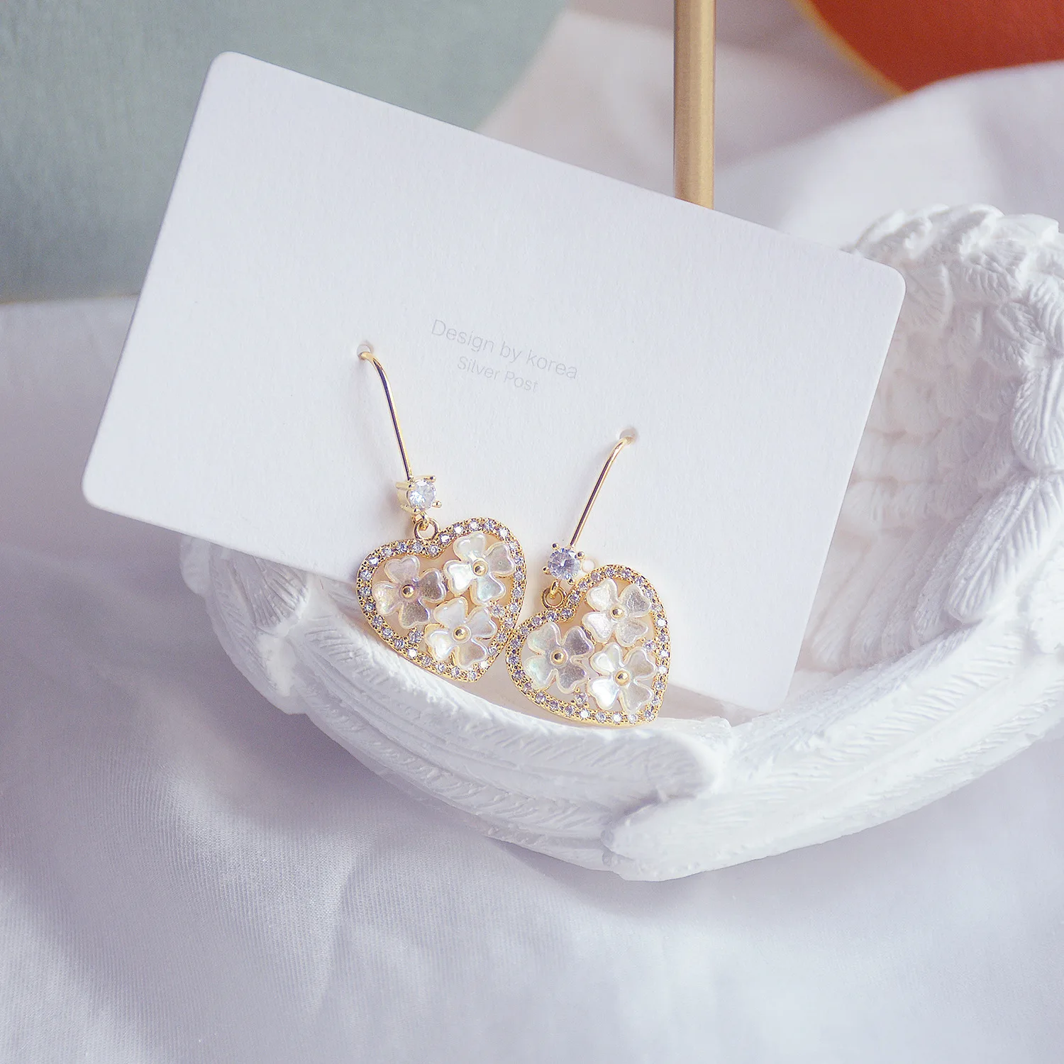 

Японский и корейский новый дизайн, серьги-гвоздики в форме сердца с кристаллами для женщин, модная брендовая бижутерия, подарочные серьги в ...