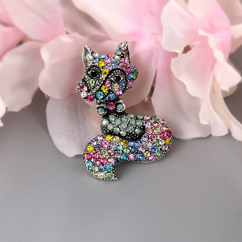 

Lovely Cute Cartoon Fox Shape Animal Brooch for Women Elegant Personality Clothes Badge Suit Coat Sweater Accessories Party Gift