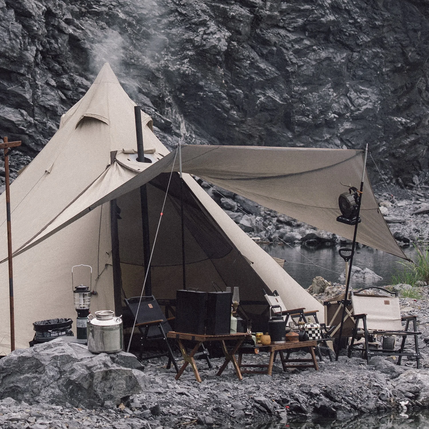 Большая УФ-палатка на 5-8 человек с дымовым ходом | Спорт и развлечения