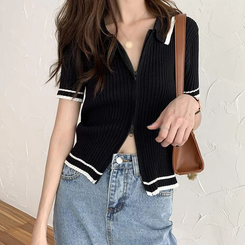 

Женская короткая трикотажная летняя футболка, шикарный дизайн на молнии, топ в Корейском стиле, Приталенная футболка с отложным воротником,...