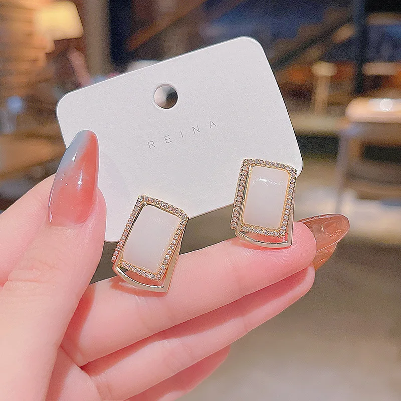 

2021 новые корейские модные изысканные инкрустированные цирконием квадратные серьги-гвоздики для женщин и девушек блестящие стразы серьги ю...